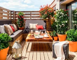 Balcony Makeover: 5 low-budget κινήσεις για να αλλάξεις ριζικά το μπαλκόνι σου
