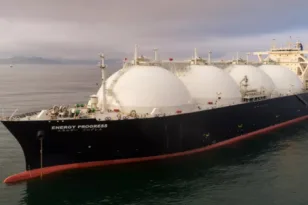 Bloomberg: Το Κατάρ σχεδιάζει επαναφορά του LNG στο 80% μέσα σε δύο μήνες