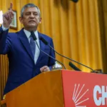 Ρήγμα στην αντιπολίτευση της Τουρκίας: Δύο πρόεδροι, δύο βήματα και μια κρίση στο CHP
