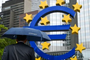 ΕΚΤ: Πώς επηρεάζει η αύξηση επιτοκίων δάνεια, καταθέσεις και έσοδα τραπεζών