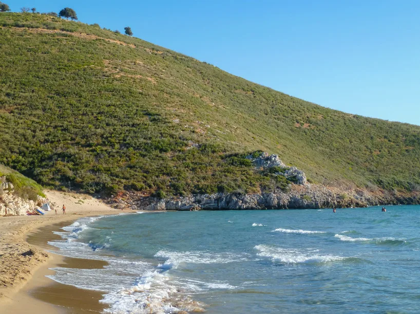 Παραλίες στην Αχαΐα: 7 στάσεις για βουτιές από το Δρέπανο μέχρι την Καλογριά Παραλίες στην Αχαΐα: 7 στάσεις για βουτιές από το Δρέπανο μέχρι την Καλογριά