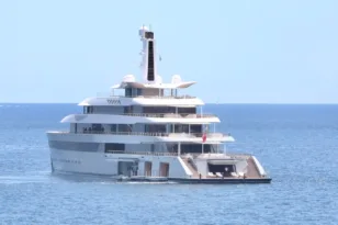 Στην Βάρκιζα «έδεσε» το Superyacht Moonrise, δείτε ποιος μεγιστάνας το έχει
