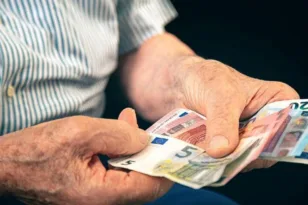 Ποιοι συνταξιούχοι περιμένουν να πάρουν αναδρομικά