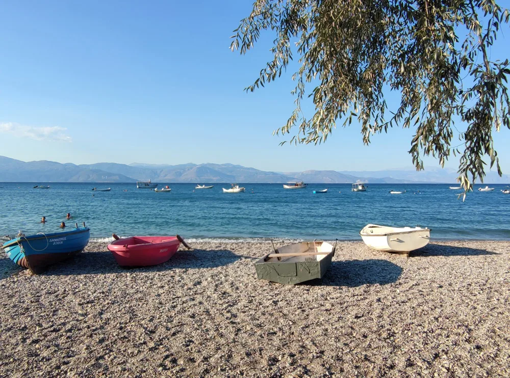 Πού να πας για μπάνιο στην Αιγιάλεια: Οι παραλίες που βάζεις πρώτες στη λίστα