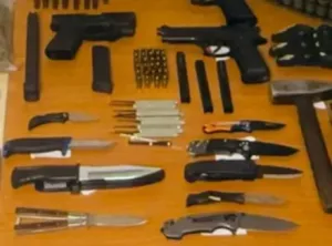 Πιστόλια, μαχαίρια, σφυρί και καραμπίνα είχε η εγκληματική οργάνωση που έκανε οπαδικές επιθέσεις και διακινούσε ναρκωτικά στη Θεσσαλονίκη