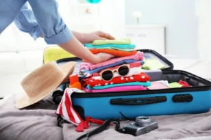 Capsule Wardrobe για το Σαββατοκύριακο: Πώς να χωρέσεις 7 διαφορετικά looks σε μια carry-on τσάντα