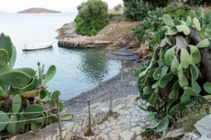 Τριζόνια: Το άγνωστο νησί του Κορινθιακού χωρίς αυτοκίνητα