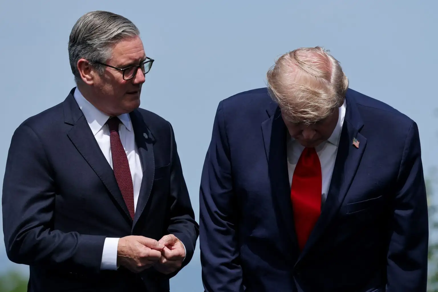 Η G7 είχε πολέμους, διπλωματία και τον Τραμπ να ποζάρει μόνος του με thumbs up Η G7 είχε πολέμους, διπλωματία και τον Τραμπ να ποζάρει μόνος του με thumbs up