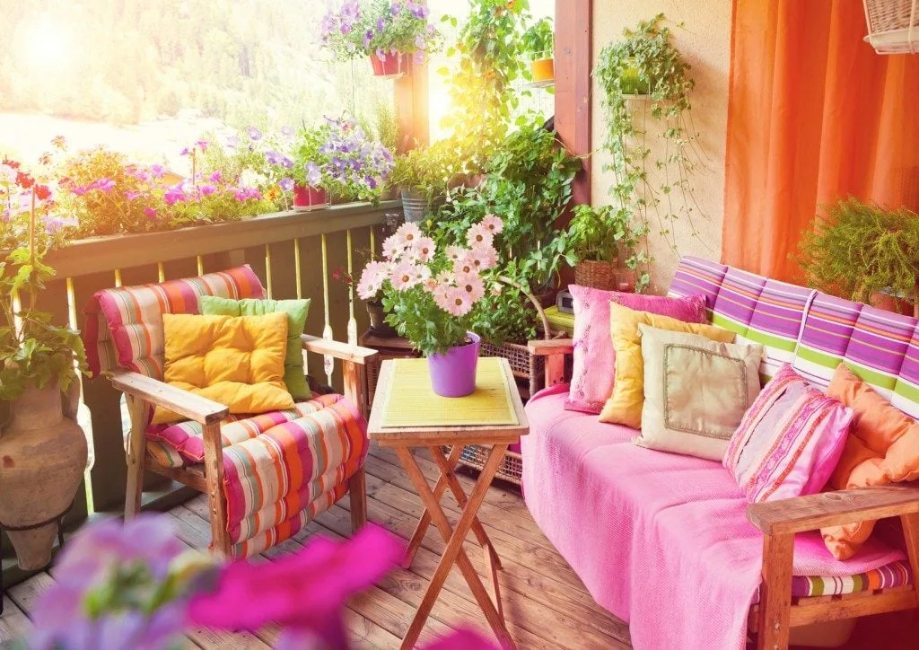 Balcony Makeover: 5 low-budget κινήσεις για να αλλάξεις ριζικά το μπαλκόνι σου Balcony Makeover: 5 low-budget κινήσεις για να αλλάξεις ριζικά το μπαλκόνι σου