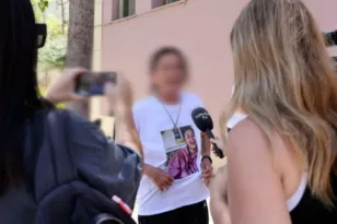 «Για τη Μαρία»: Χειροκροτήματα έξω από τα δικαστήρια μετά την απόφαση για το τροχαίο στα Μάλια