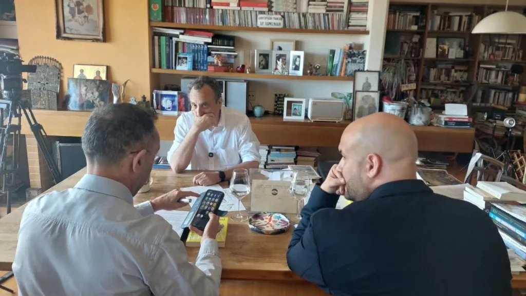 Ο συγγραφέας Χρήστος Χωμενίδης στην «Π»: «Η γκρίνια είναι από τα εθνικά μας σπορ» ΒΙΝΤΕΟ