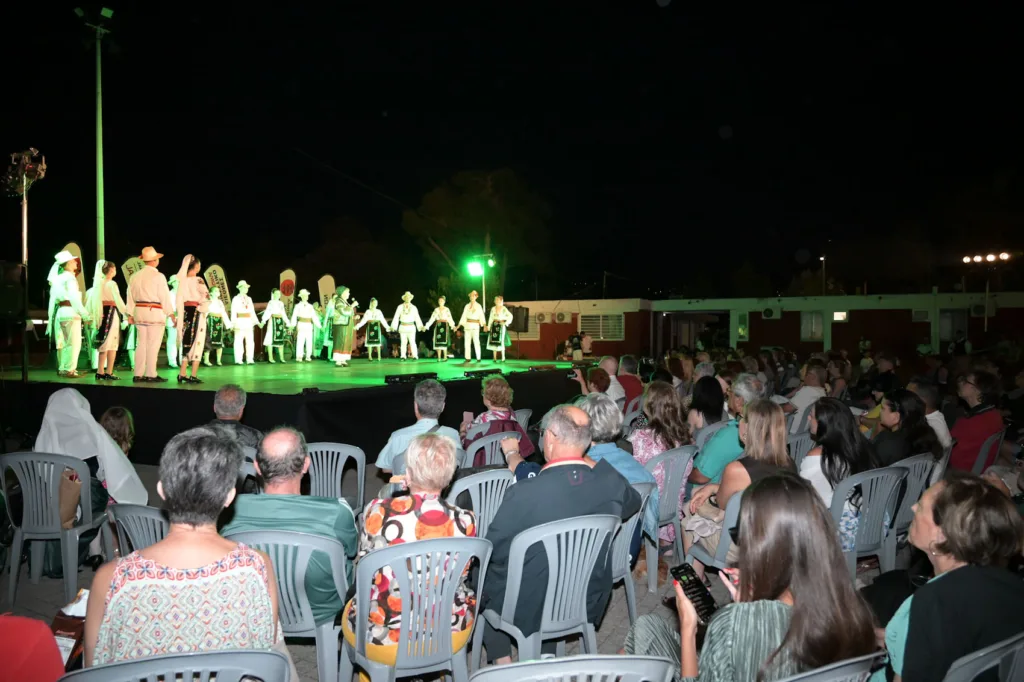 Πάτρα: Το Διεθνές Χορευτικό Αντάμωμα έφερε στην Πλαζ χορούς από Εκουαδόρ, Μεξικό και Ρουμανία ΦΩΤΟ