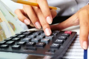 Νόμος Κατσέλη: Η μεγάλη ανάσα στους τόκους – Ποιοι κερδίζουν χιλιάδες ευρώ και ποιοι μένουν εκτός