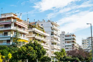 Πού ακριβαίνουν περισσότερο τα διαμερίσματα: Τα στοιχεία της ΤτΕ για Αθήνα, Θεσσαλονίκη και περιφέρεια