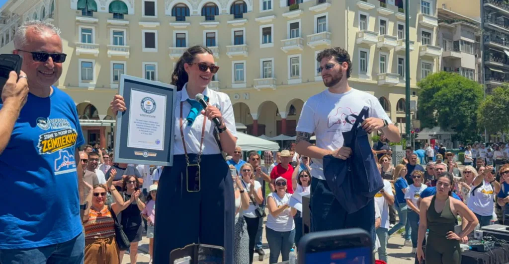 Θεσσαλονίκη: Πάνω από 800 χορευτές στην Αριστοτέλους για ρεκόρ Guinness στο ζεϊμπέκικο Θεσσαλονίκη: Πάνω από 800 χορευτές στην Αριστοτέλους για ρεκόρ Guinness στο ζεϊμπέκικο