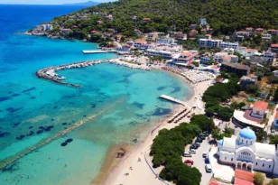 Αγκίστρι: Το καταπράσινο νησί, τι να δείτε