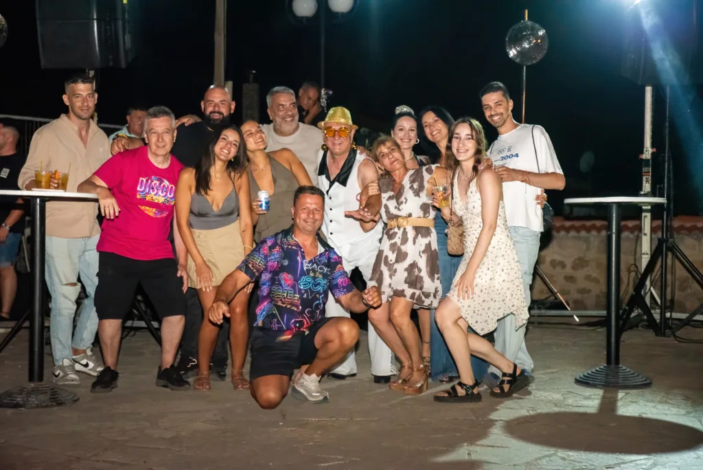 Αιγιαλεία: Το Disco Party της Σελιάνας έσπασε τα ντεσιμπέλ ΦΩΤΟ Αιγιαλεία: Το Disco Party της Σελιάνας έσπασε τα ντεσιμπέλ ΦΩΤΟ