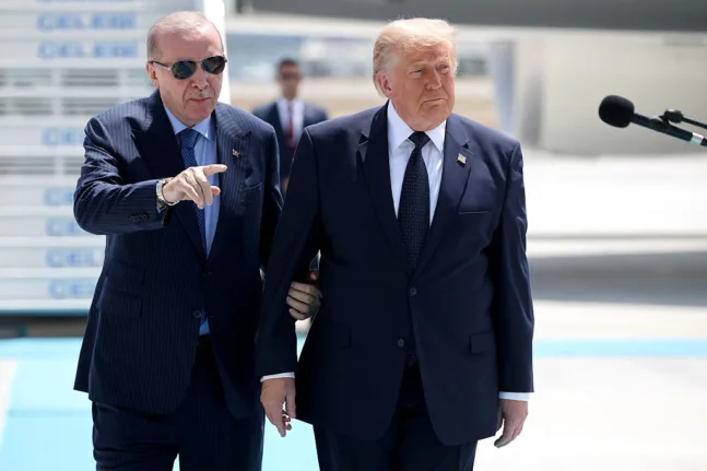 Τραμπ - Ερντογάν: Το βίντεο από το κόκκινο χαλί στην Άγκυρα που έγινε viral
