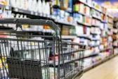 Σούπερ μάρκετ: «Πάγωμα» τιμών σε 2.000 προϊόντα μετά τη λήξη του πλαφόν