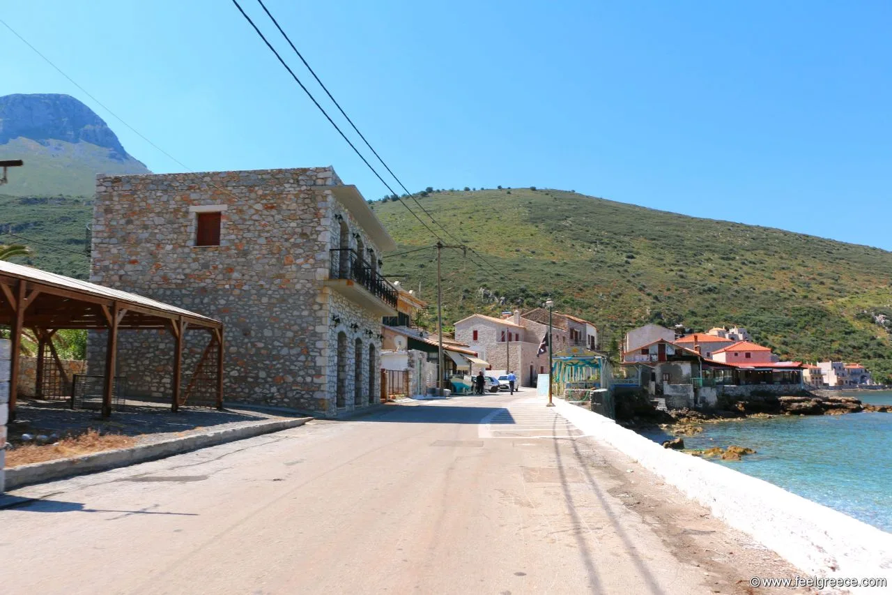 Μαγιό, πετσέτα, χωριάτικη: 5 στάσεις για το πιο ελληνικό καλοκαίρι Μαγιό, πετσέτα, χωριάτικη: 5 στάσεις για το πιο ελληνικό καλοκαίρι