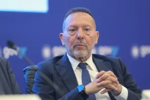 «Τρέλα» η επιστροφή της 13ης σύνταξης, λέει ο Στουρνάρας – Η αυστηρή προειδοποίηση