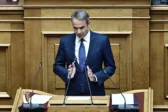 Ο Κυριάκος Μητσοτάκης αποχωρεί από την Ολομέλεια της Βουλής πριν από την ομιλία της Ζωής Κωνσταντοπούλου