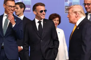 Μακρόν για ΗΠΑ – Ιράν: «Οι συνομιλίες θα συνεχιστούν» παρά τα νέα πλήγματα
