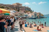 43,3 εκατ. τουρίστες, αλλά μικρότερη διάρκεια διαμονής: Το καμπανάκι πίσω από το ρεκόρ