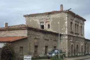 Νέες 200+132 θέσεις στάθμευσης δημιουργούνται στην Πάτρα – Ο Δήμος παίρνει έκταση στον Αγιο Διονύσιο