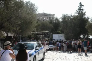 Συναγερμός στην Ακρόπολη: Άνδρας επιτέθηκε με μαχαίρι και τραυμάτισε δύο Αμερικανούς τουρίστες