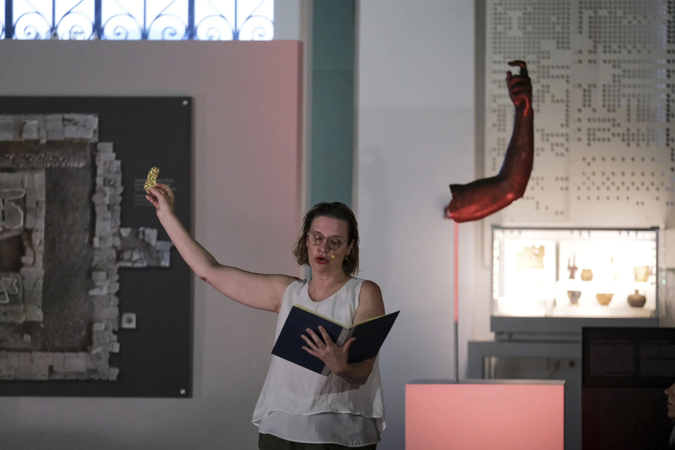 Αίγιο: Η «Ανασκαφή» έβγαλε τη μνήμη στο φως – Το μουσείο έγινε ζωντανή σκηνή Αίγιο: Η «Ανασκαφή» έβγαλε τη μνήμη στο φως – Το μουσείο έγινε ζωντανή σκηνή