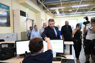 Ανδρουλάκης από το ΕΚΑΒ: «Το Υπουργείο Υγείας να μη γίνει Υπουργείο Προπαγάνδας» – Ζητά παραίτηση συμβούλου