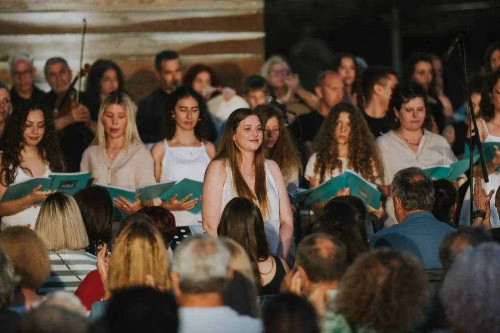 Πάτρα: Η Αρετή Κετιμέ και 40 κρουστοί στο «Σμυρναίικο Σεργιάνι» της Δεξαμενής ΦΩΤΟ