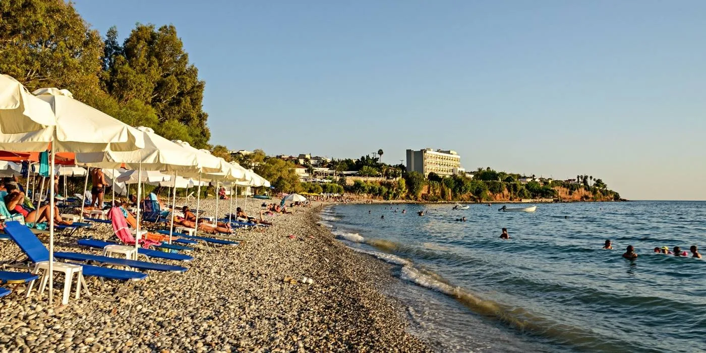 Καλαμάτα: Μπάνιο το πρωί, Παλιά Πόλη το βράδυ – Το καλοκαίρι εδώ παίζει σαν ταινία