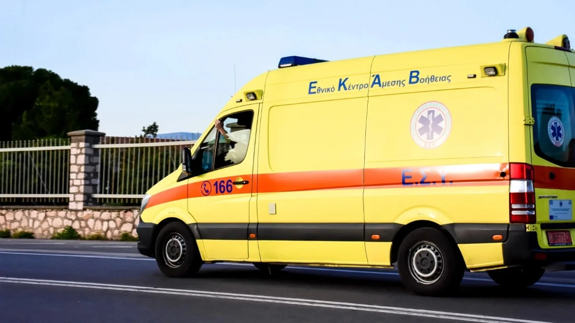 Σοβαρό ατύχημα στη Λυγιά Ηλείας: Οδηγός μεθυσμένος συγκρούεται με τσιμεντένια σχάρα