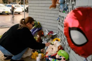 Πήγε μόνη της στην αστυνομία και φέρεται να ομολόγησε τον θάνατο του 4χρονου γιου της