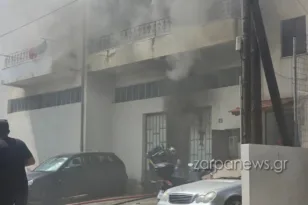 Χανιά: Φωτιά σε σπίτι επεκτάθηκε σε αποθήκη χαρτικών ΒΙΝΤΕΟ
