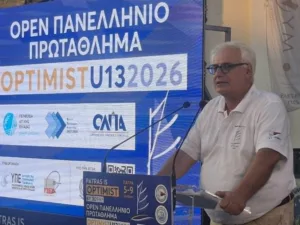 Πλημμύρισε από τους μικρούς «καπετάνιους» των Optimist η πλατεία Γεωργίου Α΄ - Φωτογραφίες