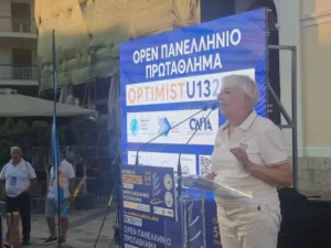 Πλημμύρισε από τους μικρούς «καπετάνιους» των Optimist η πλατεία Γεωργίου Α΄ - Φωτογραφίες