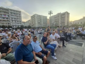 Πλημμύρισε από τους μικρούς «καπετάνιους» των Optimist η πλατεία Γεωργίου Α΄ - Φωτογραφίες