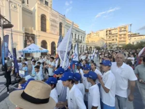 Πλημμύρισε από τους μικρούς «καπετάνιους» των Optimist η πλατεία Γεωργίου Α΄ - Φωτογραφίες
