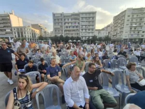 Πλημμύρισε από τους μικρούς «καπετάνιους» των Optimist η πλατεία Γεωργίου Α΄ - Φωτογραφίες