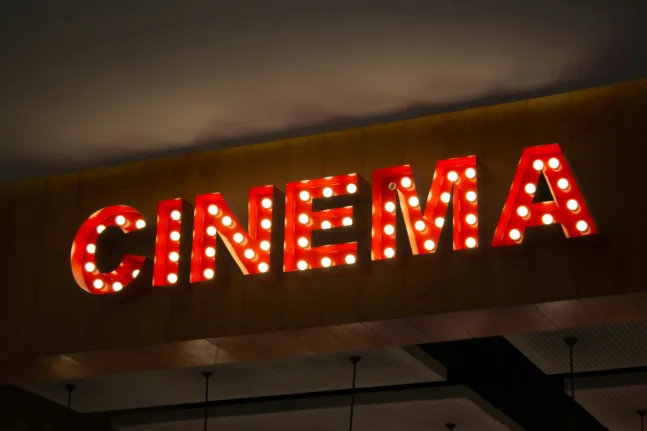 Τα κρυφά βιβλία του σινεμά: Από το «Matrix» στο «Se7en», έξι αναγνώσεις που αλλάζουν την ταινία