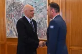 F-16 στη Ζάκυνθο: Ο Δένδιας συνεχάρη τον πιλότο που προσγείωσε το φλεγόμενο μαχητικό