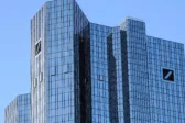 Οι δίδυμοι πύργοι των κεντρικών γραφείων της Deutsche Bank στη Φρανκφούρτη
