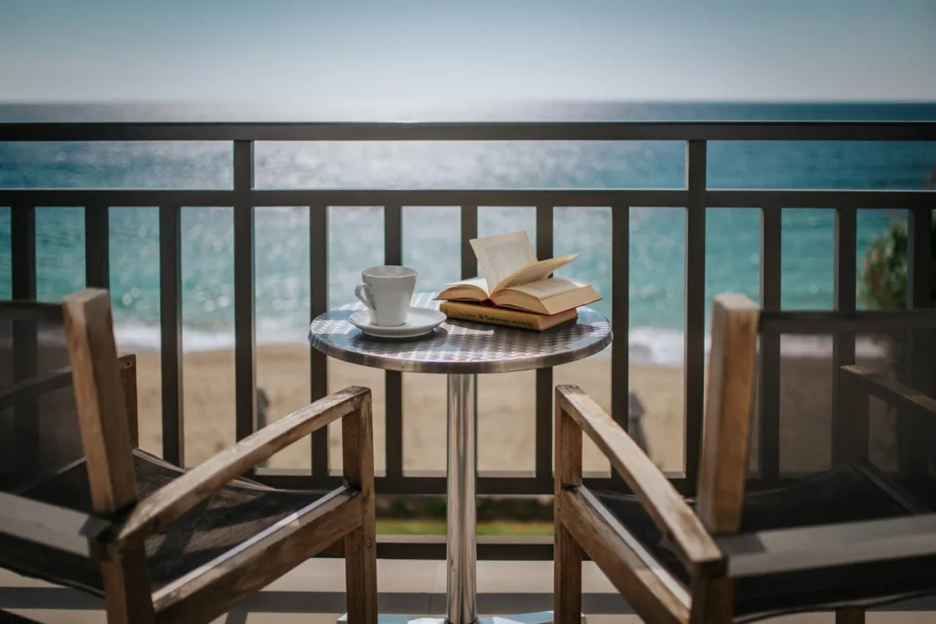 Η νέα μόδα των «Quiet Holidays»: Το travel trend του 2026 δεν έχει Wi-Fi, likes και notifications Η νέα μόδα των «Quiet Holidays»: Το travel trend του 2026 δεν έχει Wi-Fi, likes και notifications