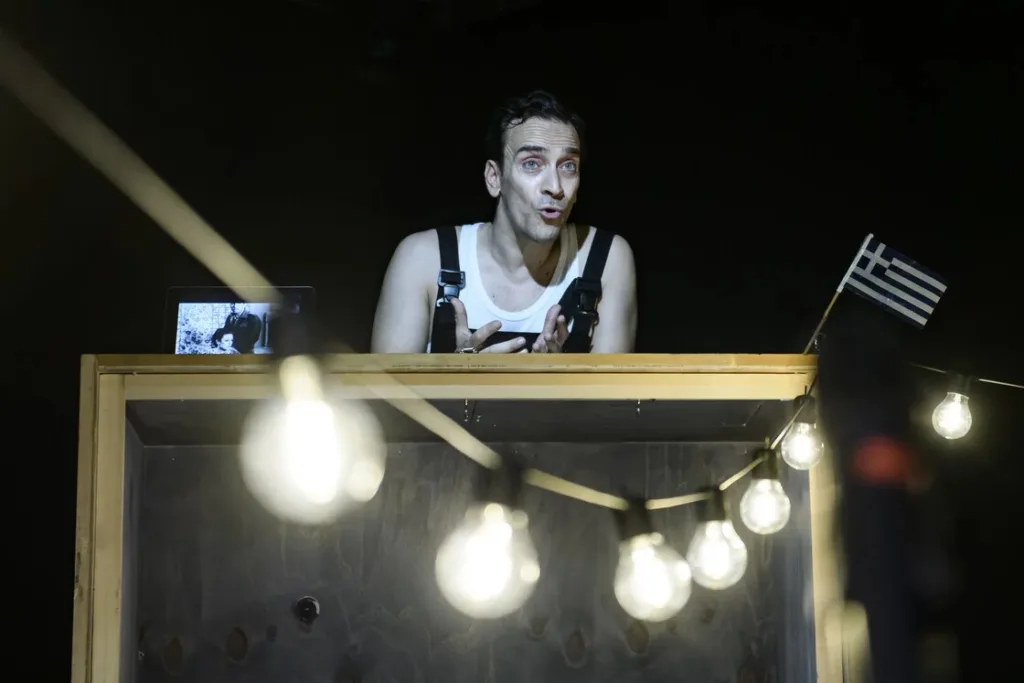 Δημήτρης Σαμόλης: «Καλύτερα να μη σε δέχονται για αυτό που είσαι, παρά να σε αγαπήσουν για κάτι που δεν είσαι» Δημήτρης Σαμόλης: «Καλύτερα να μη σε δέχονται για αυτό που είσαι, παρά να σε αγαπήσουν για κάτι που δεν είσαι»