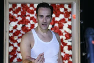 Δημήτρης Σαμόλης: «Καλύτερα να μη σε δέχονται για αυτό που είσαι, παρά να σε αγαπήσουν για κάτι που δεν είσαι»