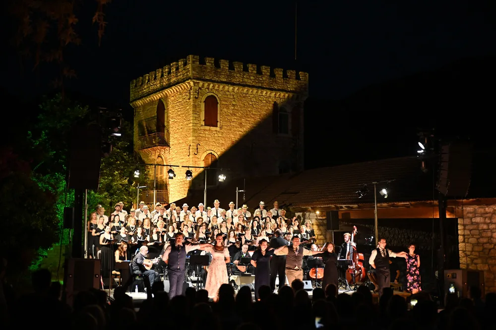 Πάτρα: Ρεμπέτικες μελωδίες «πλημμύρισαν» την Καστροπολιτεία της Αχαΐα Κλάους Πάτρα: Ρεμπέτικες μελωδίες «πλημμύρισαν» την Καστροπολιτεία της Αχαΐα Κλάους