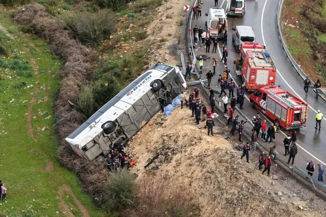 Αττάλεια: Ένας νεκρός και 12 τραυματίες σε τροχαίο με τουριστικό λεωφορείο